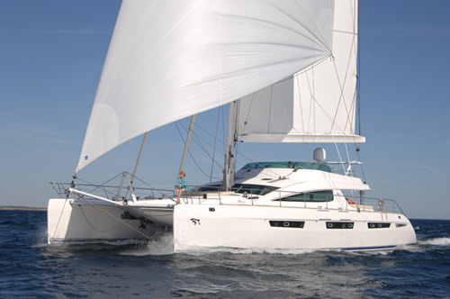 The Difference Between a Monohull and Multihull Sailing Vessel