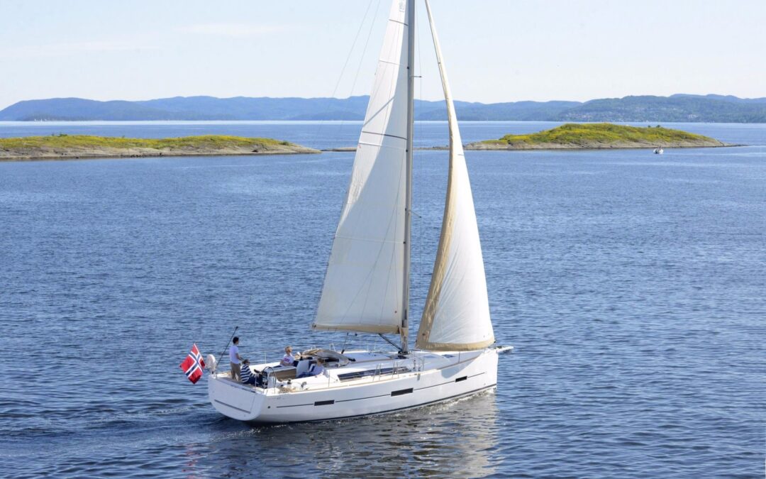 What are the Requirements for Renting a Bareboat Charter?