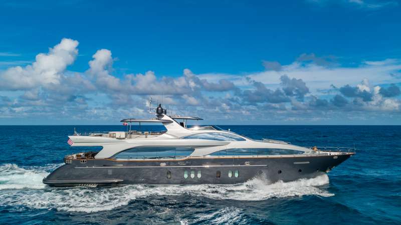 TAIL LIGHTS – Luxury Yacht Charters US Virgin Islands